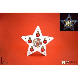 Stella legno bianca c/palline rosse e luce h 24